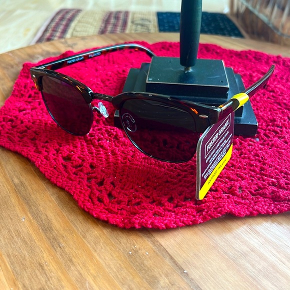 Foster Grant Accessories - NWT Foster Grant Sunglasses